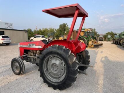 Massey Ferguson 245 Tractor