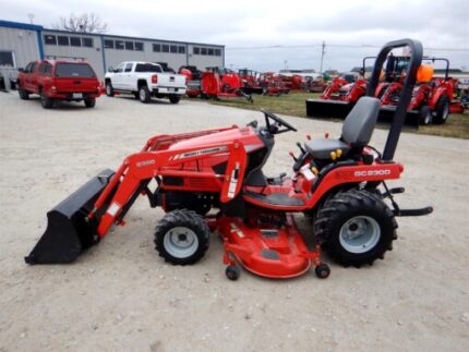 2005 Massey Ferguson GC2300