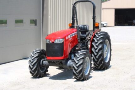 2011 MasseY Ferguson 2605 tractor