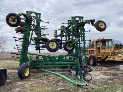 2004 John Deere 2210