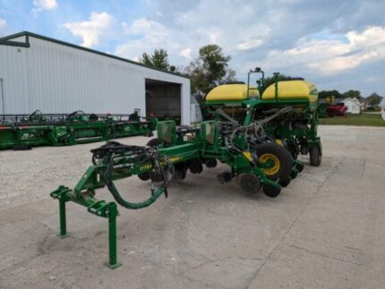 2017 John Deere 1775NT
