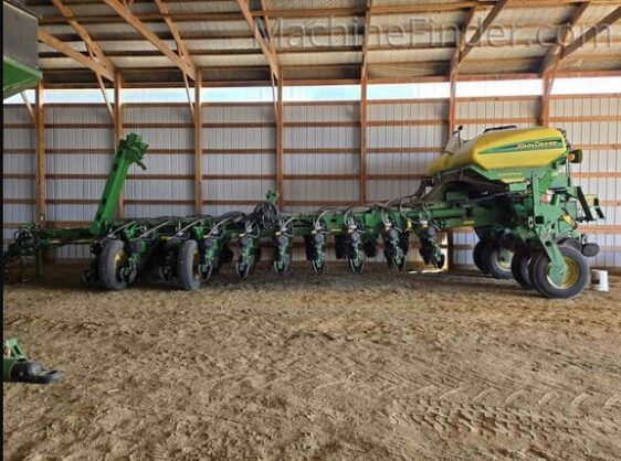 70305683_large_74751-562x418-1 2022 John Deere 1770NT CCS EE PUK