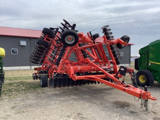 72405320_large_24573-562x422-1 2022 Kuhn Krause 8050-30
