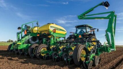 John Deere 1775NT 12Row30 Drawn Planter 621GH